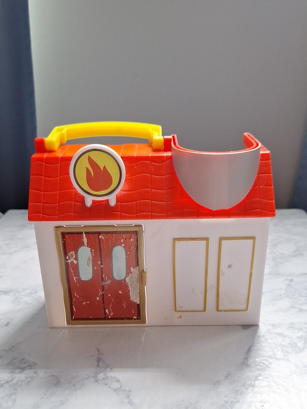 Pepa Pigs Kids Fire Station Playset Carry Case - Orange and White
